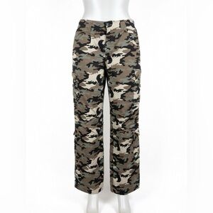 Woman’s  Camouflage Cargo Pants wide leg Sz Small